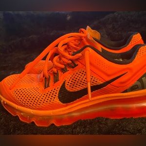 Nike air max size 4 y, which is equivalent to about a woman’s 5